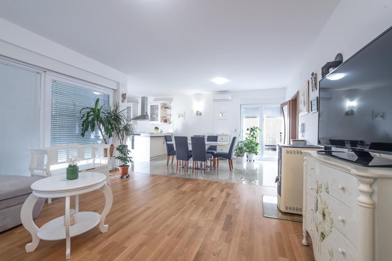 Apartments Sandrina Врси Экстерьер фото