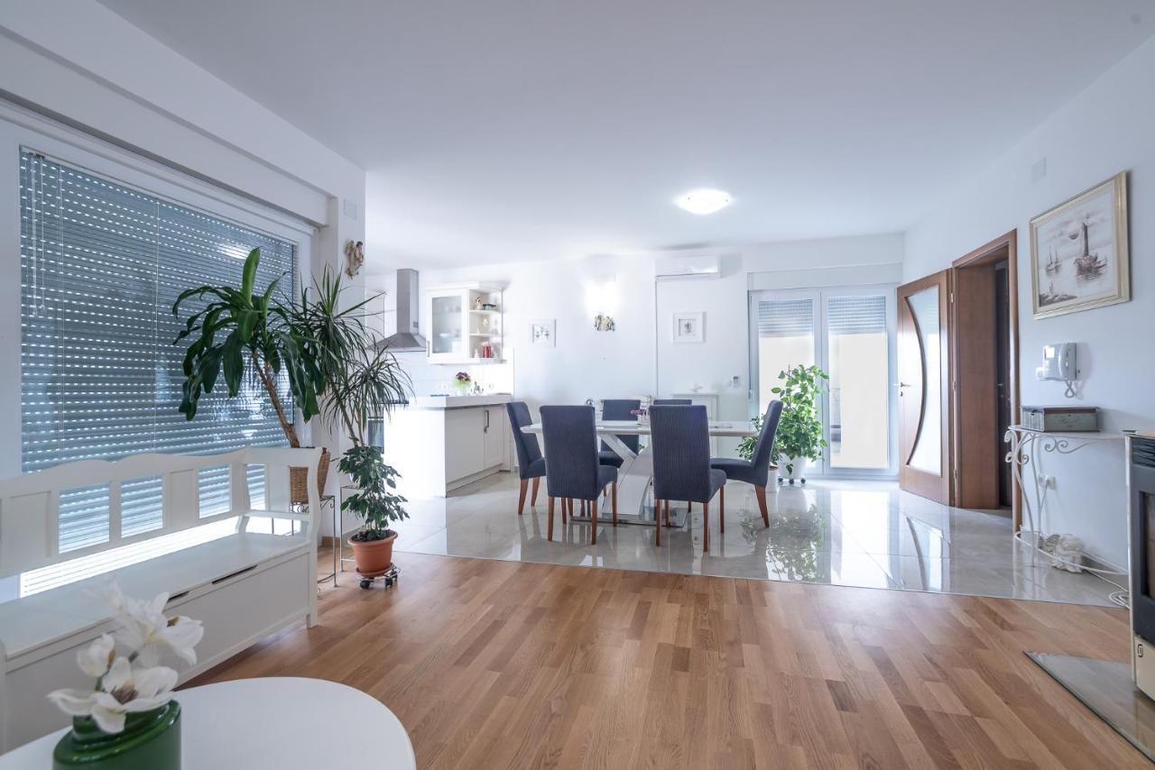 Apartments Sandrina Врси Экстерьер фото